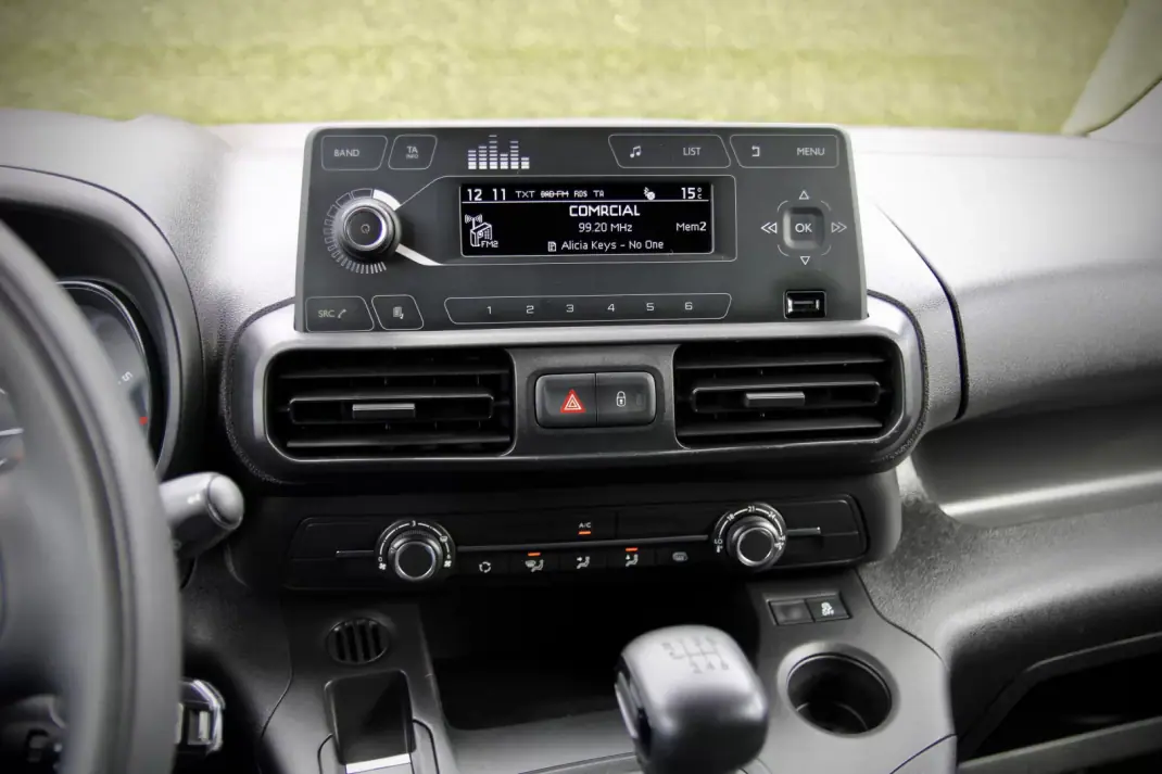 Toyota Proace City 1.5D L1 Comfort IVA DEDUTÍVEL 2022 - 14400 EUR, 159000 km - AUTO.MOTO.pt - 159000km - foto 19 de 26