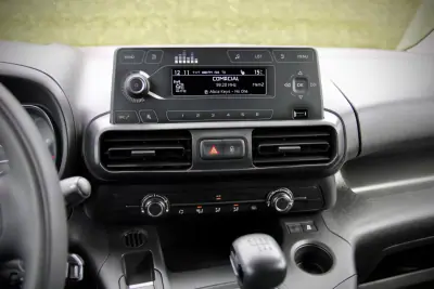 Toyota Proace City 1.5D L1 Comfort IVA DEDUTÍVEL 2022 - 14400 EUR, 159000 km - AUTO.MOTO.pt - 159000km - foto 19 de 26