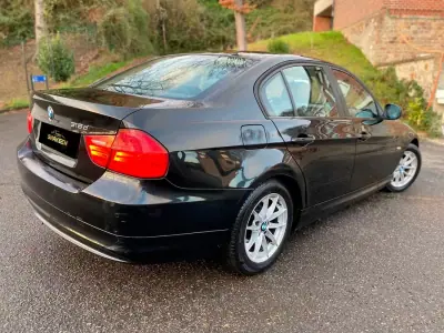 BMW 318 2011 - 8900 EUR, 96199 km - AUTO.MOTO.pt - 96199km - foto 6 de 14