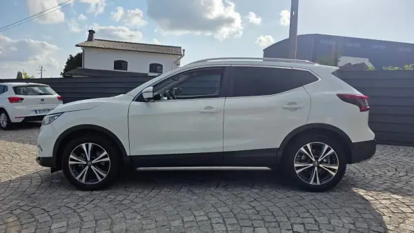 Nissan Qashqai 2018 - 19250 EUR, 62000 km - AUTO.MOTO.pt - 62000km - foto 2 de 18