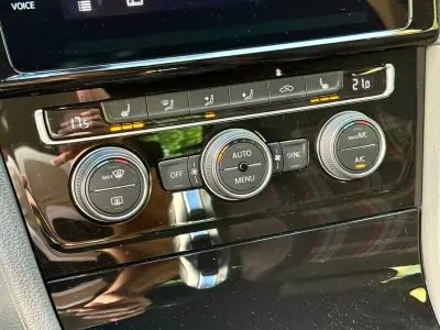 Volkswagen Golf 2019 - 28590 EUR, 102700 km - AUTO.MOTO.pt - 102700km - foto 25 de 38