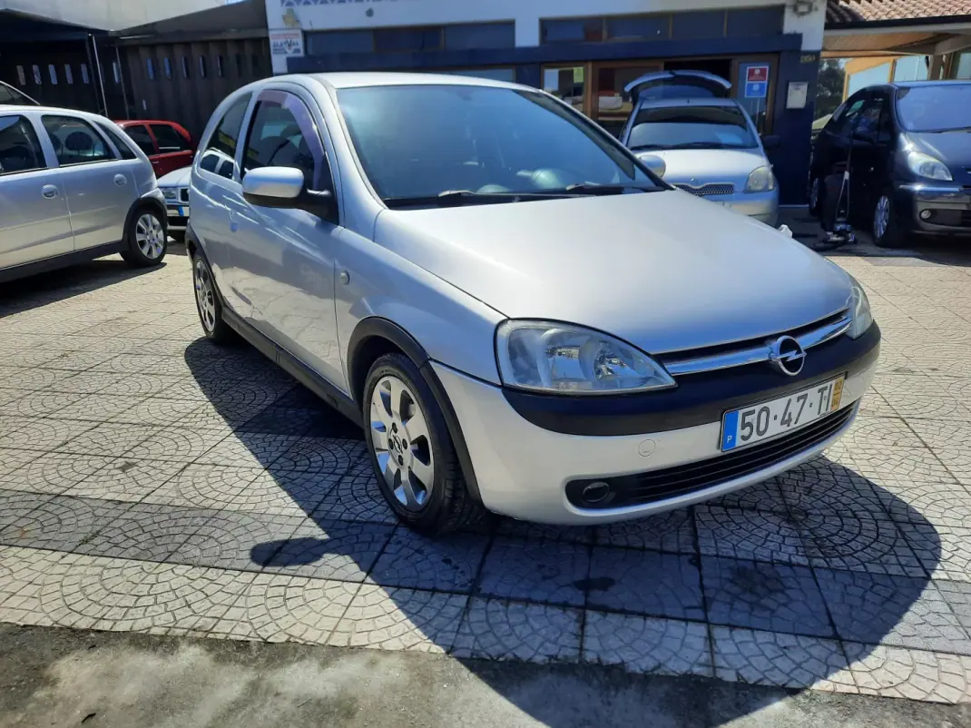 Opel Corsa 2002 - 1995 EUR, 163251 km - AUTO.MOTO.pt - 163251km - foto 2 de 9