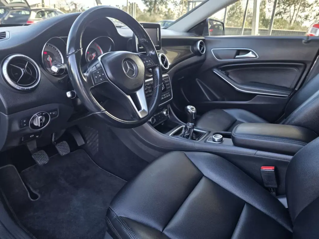 Mercedes-Benz CLA 180 2014 - 17990 EUR, 134000 km - AUTO.MOTO.pt - 134000km - foto 25 de 34