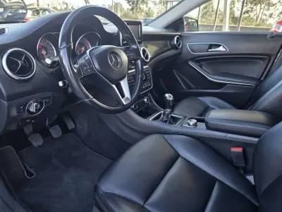 Mercedes-Benz CLA 180 2014 - 17990 EUR, 134000 km - AUTO.MOTO.pt - 134000km - foto 25 de 34