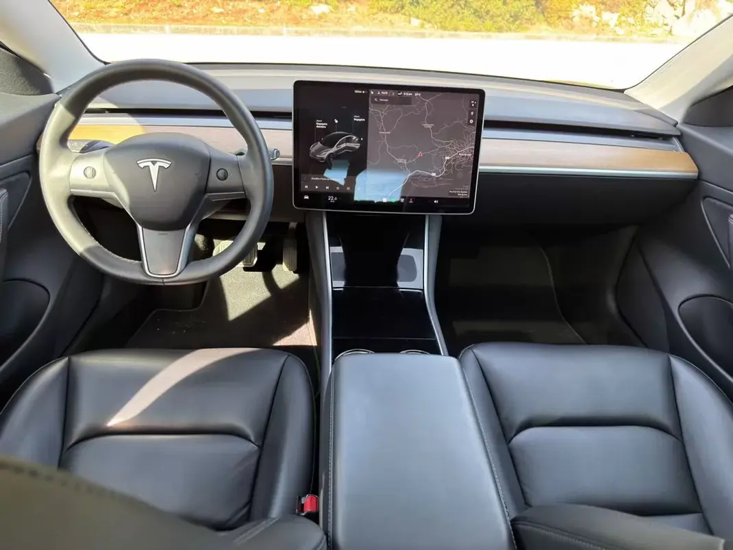 Tesla Model 3 2020 - 21500 EUR, 128300 km - AUTO.MOTO.pt - 128300km - foto 2 de 26