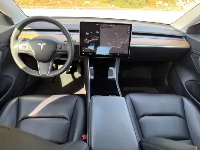 Tesla Model 3 2020 - 21500 EUR, 128300 km - AUTO.MOTO.pt - 128300km - foto 2 de 26