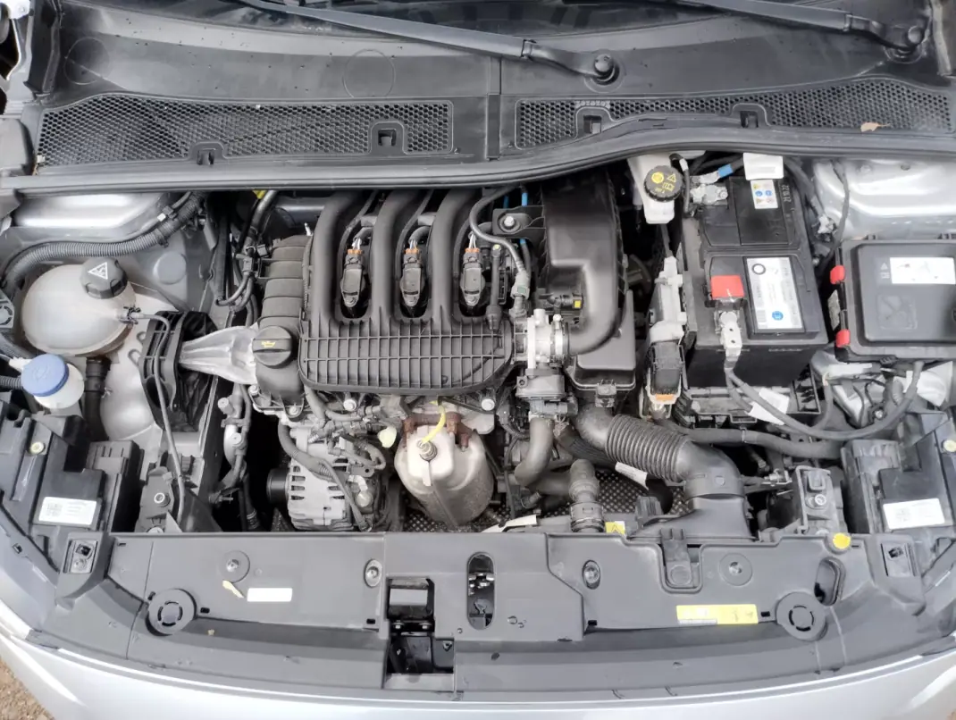 Opel Corsa 2022 - 12750 EUR, 48000 km - AUTO.MOTO.pt - 48000km - foto 26 de 29