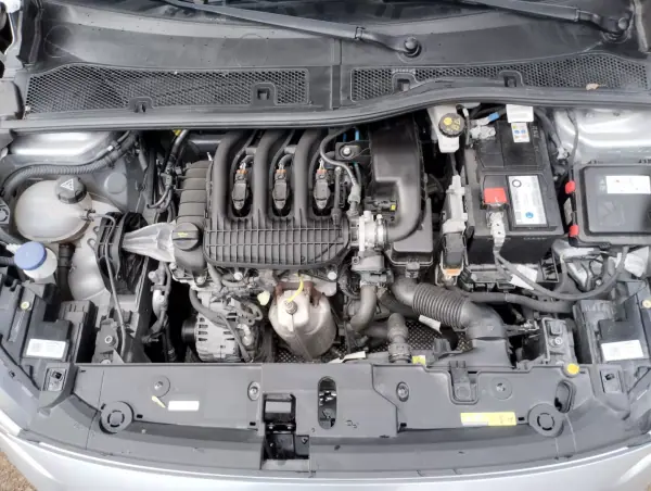 Opel Corsa 2022 - 12750 EUR, 48000 km - AUTO.MOTO.pt - 48000km - foto 26 de 29
