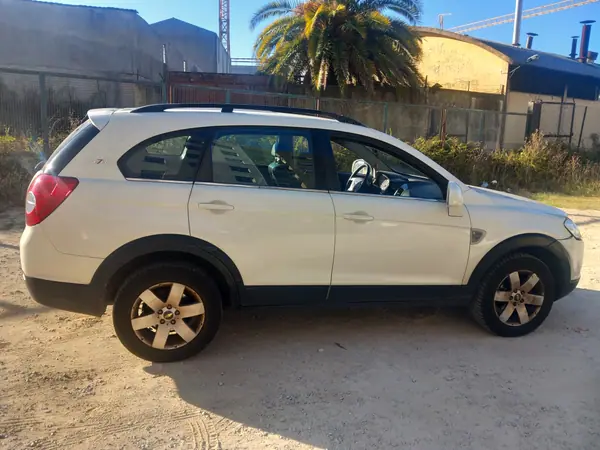Chevrolet Captiva 2009 - 7000 EUR, 160000 km - AUTO.MOTO.pt - 160000km - foto 7 de 13