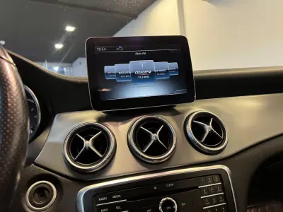 Mercedes-Benz CLA 200 2018 - 20990 EUR, 165000 km - AUTO.MOTO.pt - 165000km - foto 17 de 33