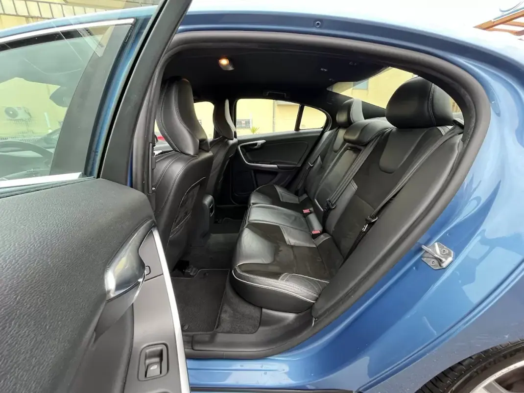 Volvo S60 2015 - 11950 EUR, 225000 km - AUTO.MOTO.pt - 225000km - foto 39 de 53
