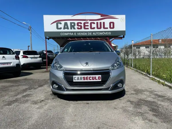 Peugeot 208 2018 - 10250 EUR, 88200 km - AUTO.MOTO.pt - 88200km - foto 2 de 17