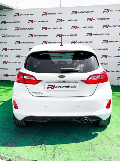 Ford Fiesta 2018 - 12500 EUR, 99424 km - AUTO.MOTO.pt - 99424km - foto 11 de 25