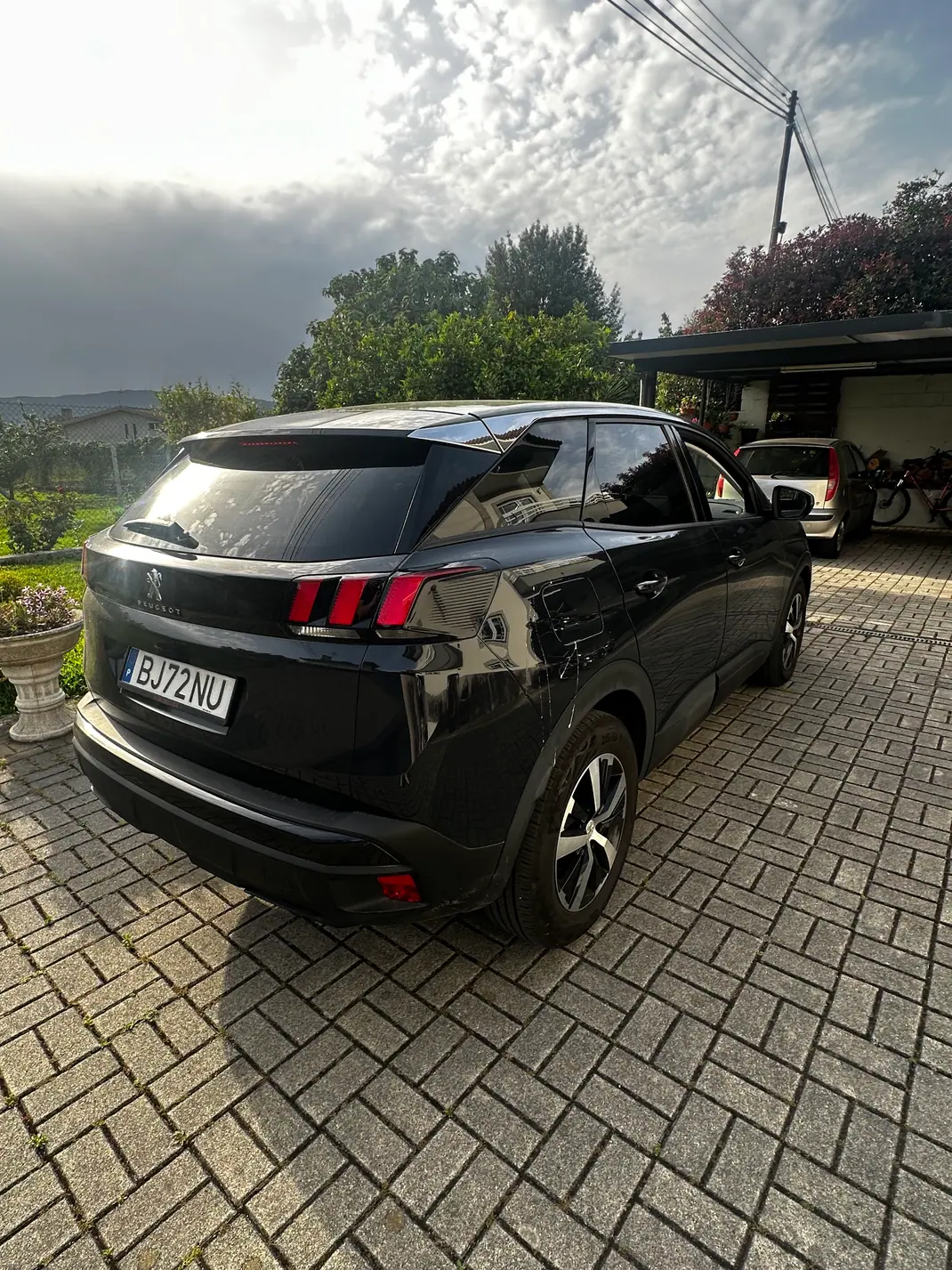 Peugeot 3008 2017 - 15000 EUR, 130000 km - AUTO.MOTO.pt - 130000km - foto 6 de 10