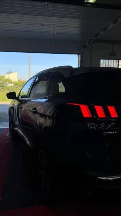 Peugeot 3008 2018 - 18900 EUR, 115000 km - AUTO.MOTO.pt - 115000km - foto 22 de 46