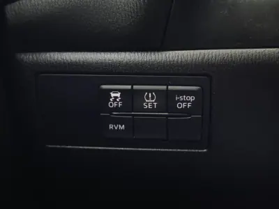 Mazda 3 2016 - 12450 EUR, 207205 km - AUTO.MOTO.pt - 207205km - foto 28 de 40