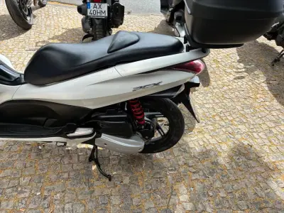 Honda PCX 125 2011 - 1550 EUR, 40268 km - AUTO.MOTO.pt - 40268km - foto 9 de 12