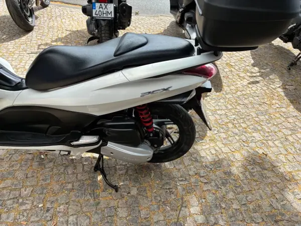 Honda PCX 125 2011 - 1550 EUR, 40268 km - AUTO.MOTO.pt - 40268km - foto 9 de 12