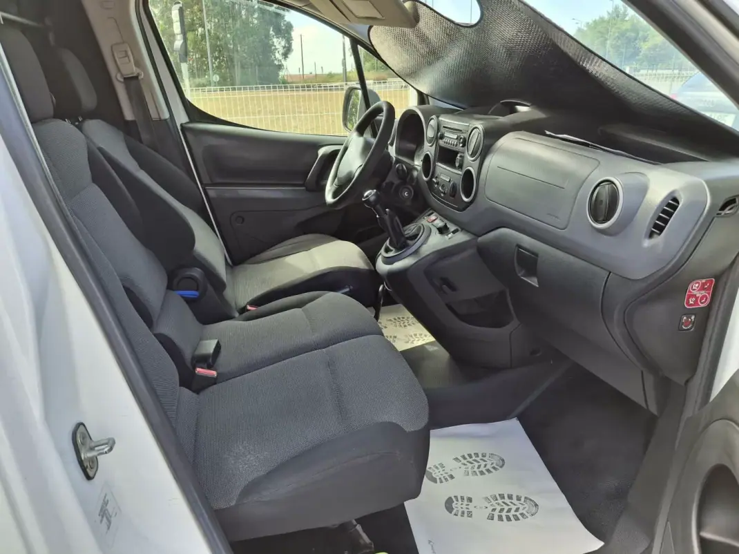 Peugeot PARTNER GIRAFON 2018 - 9990 EUR, 295321 km - AUTO.MOTO.pt - 295321km - foto 7 de 13