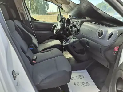 Peugeot PARTNER GIRAFON 2018 - 9990 EUR, 295321 km - AUTO.MOTO.pt - 295321km - foto 7 de 13