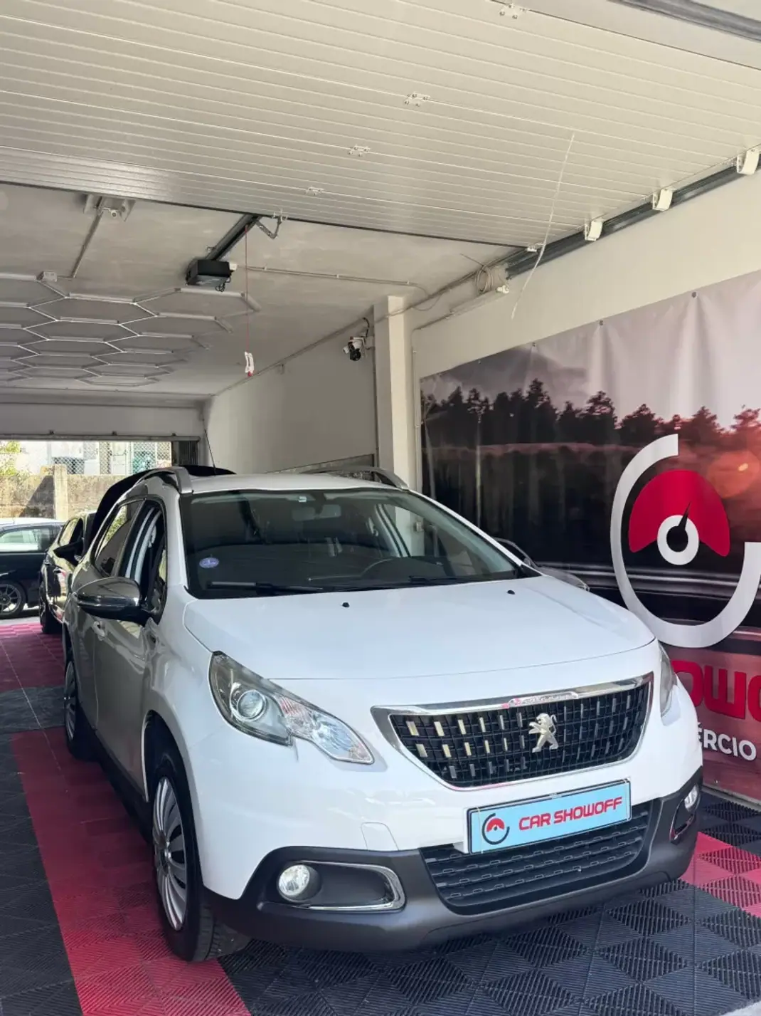 Peugeot 2008 2017 - 9900 EUR, 174000 km - AUTO.MOTO.pt - 174000km - foto 2 de 10