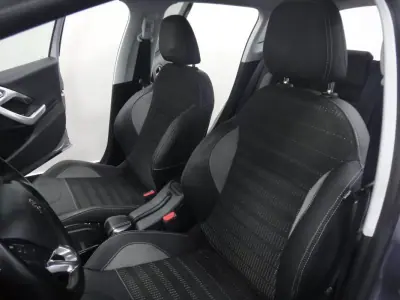 Peugeot 2008 2019 - 10500 EUR, 99000 km - AUTO.MOTO.pt - 99000km - foto 10 de 22