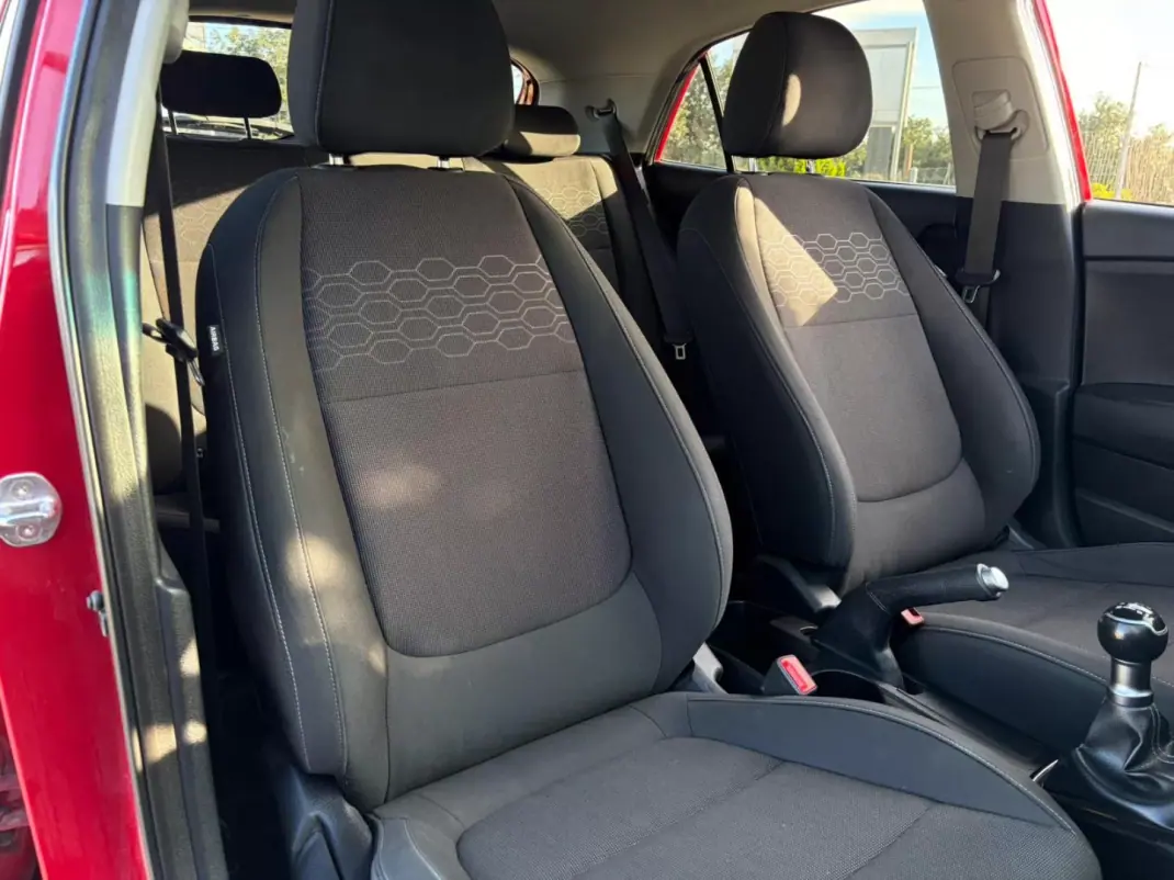 Kia Rio 2017 - 11990 EUR, 30300 km - AUTO.MOTO.pt - 30300km - foto 7 de 14