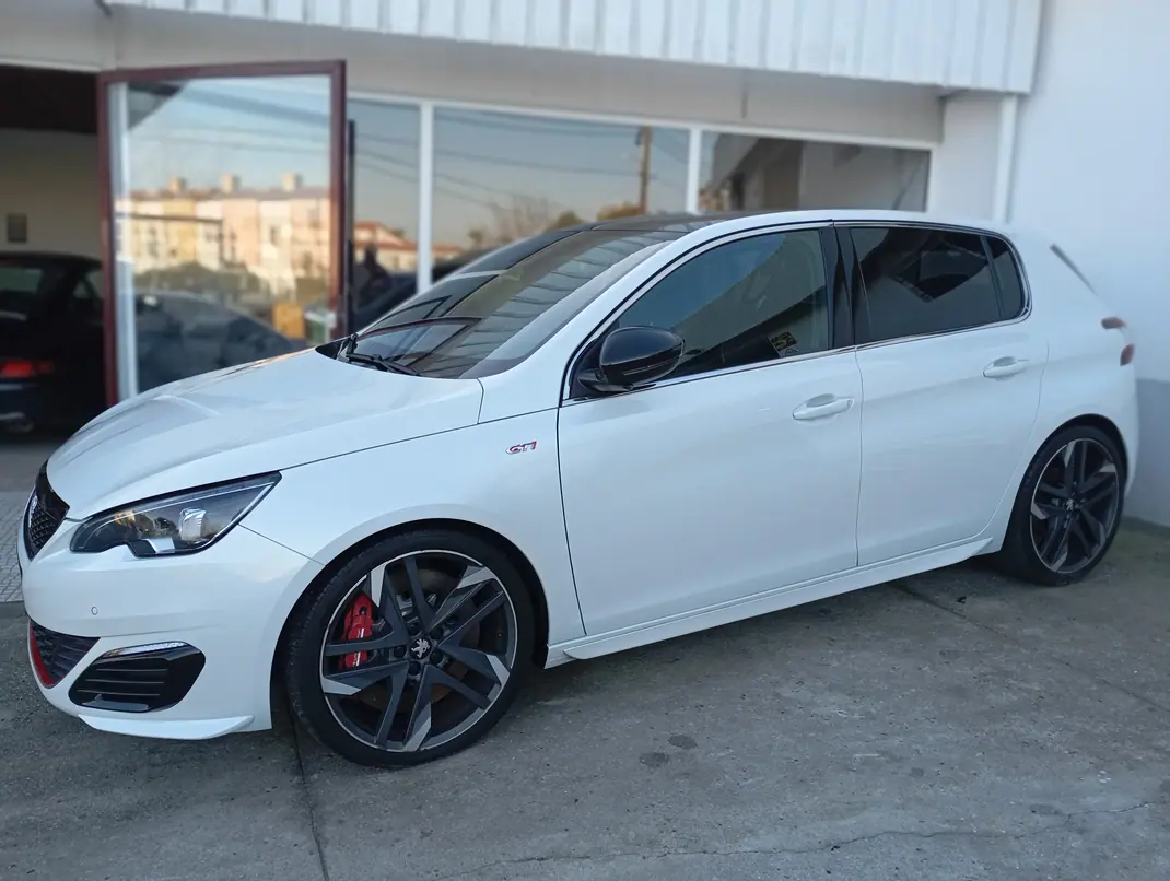 Peugeot 308 2016 - 17999 EUR, 156475 km - AUTO.MOTO.pt - 156475km - foto 1 de 15