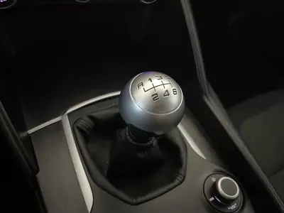 Alfa Romeo Giulia 2016 - 17750 EUR, 153000 km - AUTO.MOTO.pt - 153000km - foto 31 de 36