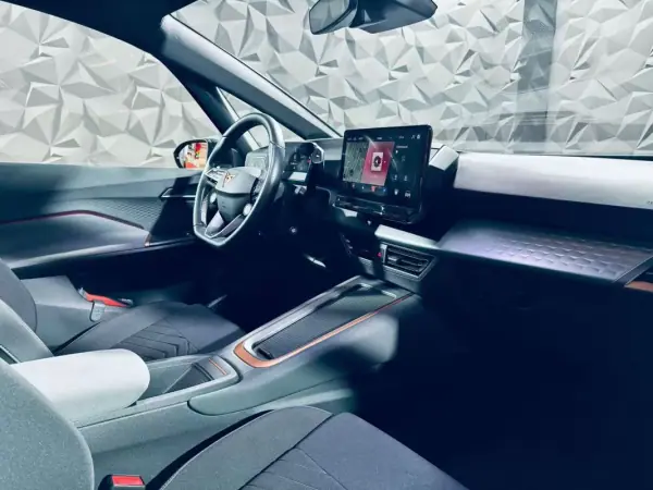 Cupra Born 2022 - 35990 EUR, 26601 km - AUTO.MOTO.pt - 26601km - foto 48 de 60
