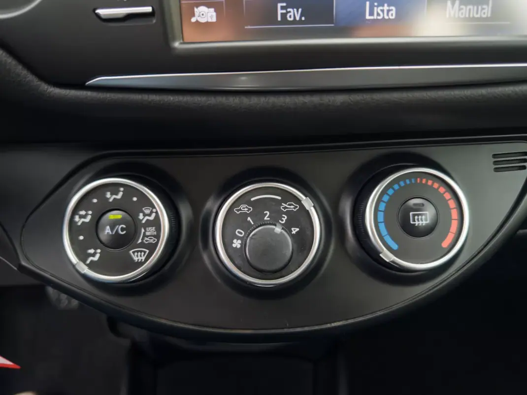 Toyota Yaris 2017 - 11990 EUR, 103000 km - AUTO.MOTO.pt - 103000km - foto 31 de 39