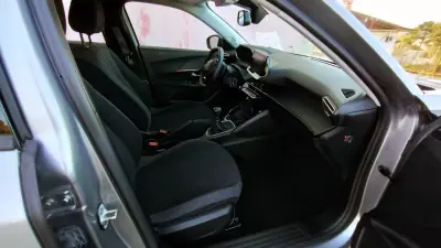 Peugeot 2008 2021 - 17999 EUR, 118000 km - AUTO.MOTO.pt - 118000km - foto 22 de 31