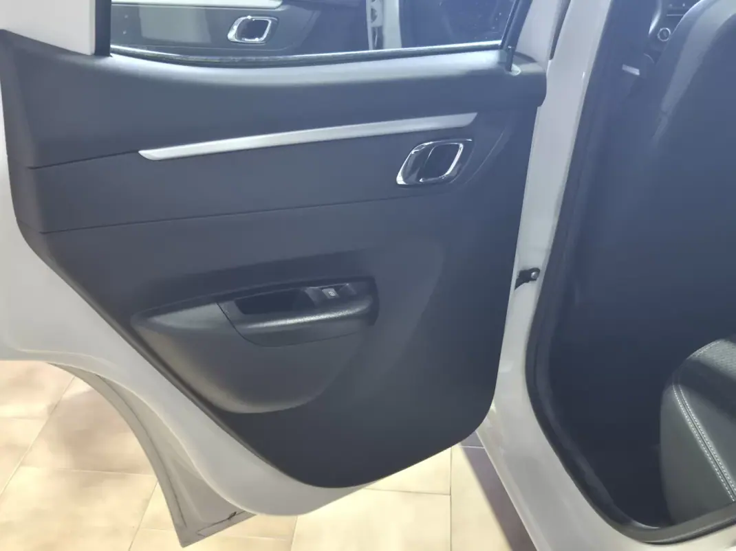 Dacia Spring 2023 - 14000 EUR, 13500 km - AUTO.MOTO.pt - 13500km - foto 19 de 22