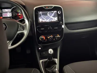 Renault Clio Sport Tourer 2016 - 10990 EUR, 88915 km - AUTO.MOTO.pt - 88915km - foto 17 de 19