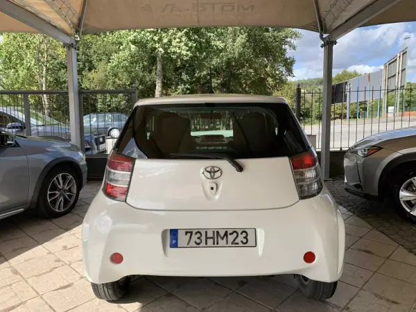 Toyota iQ 2009 - 7500 EUR, 123054 km - AUTO.MOTO.pt - 123054km - foto 4 de 22