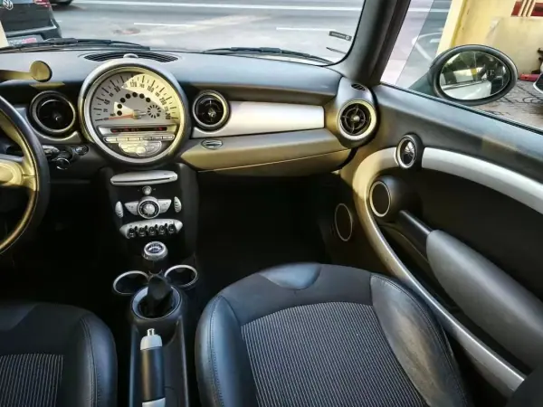 MINI Cooper 2008 - 8500 EUR, 180878 km - AUTO.MOTO.pt - 180878km - foto 23 de 27