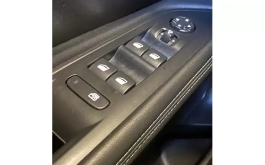 Peugeot 3008 2023 - 19990 EUR, 87660 km - AUTO.MOTO.pt - 87660km - foto 11 de 15