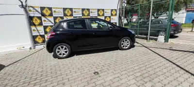 Peugeot 208 2014 - 11980 EUR, 193379 km - AUTO.MOTO.pt - 193379km - foto 2 de 23
