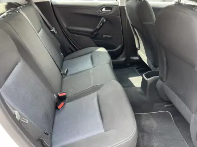 Peugeot 208 2019 - 11900 EUR, 56000 km - AUTO.MOTO.pt - 56000km - foto 10 de 13