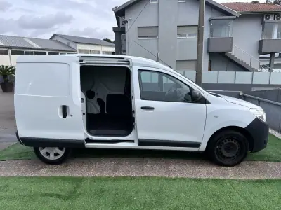 Dacia Dokker 2015 - 7000 EUR, 287197 km - AUTO.MOTO.pt - 287197km - foto 13 de 35