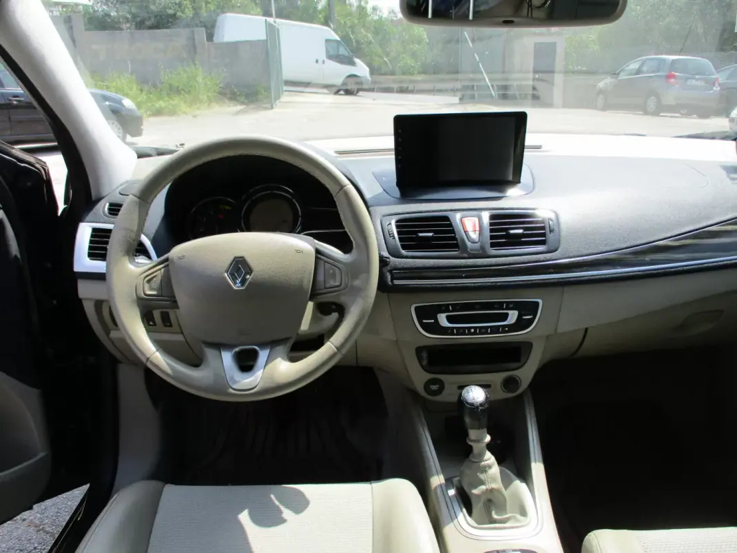 Renault Mégane Sport Tourer 2009 - 5900 EUR, 140000 km - AUTO.MOTO.pt - 140000km - foto 9 de 13