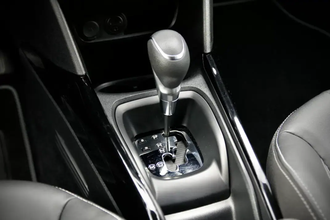 Peugeot 2008 2017 - 12900 EUR, 100000 km - AUTO.MOTO.pt - 100000km - foto 25 de 27