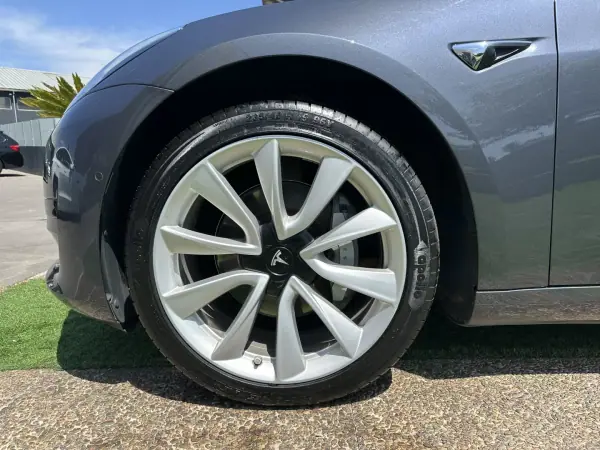 Tesla Model 3 2019 - 21900 EUR, 86000 km - AUTO.MOTO.pt - 86000km - foto 22 de 64
