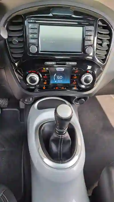 Nissan Juke 2014 - 10300 EUR, 170000 km - AUTO.MOTO.pt - 170000km - foto 10 de 15