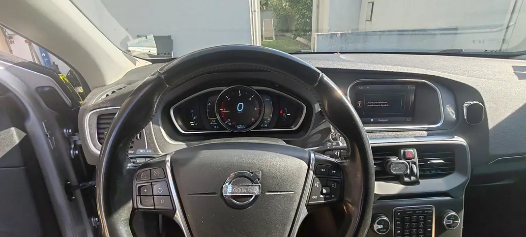 Volvo V40 2013 - 7600 EUR, 290000 km - AUTO.MOTO.pt - 290000km - foto 10 de 14