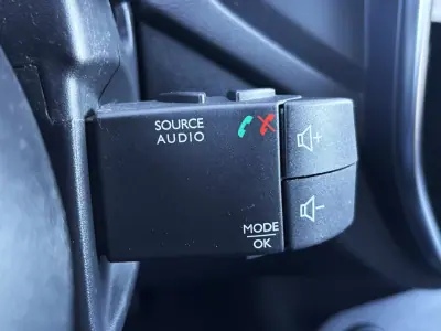 Renault Captur 2018 - 13950 EUR, 119000 km - AUTO.MOTO.pt - 119000km - foto 24 de 42