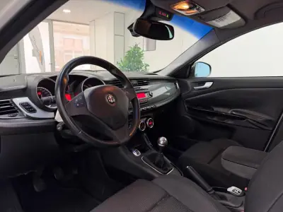 Alfa Romeo Giulietta 2011 - 7240 EUR, 206000 km - 206000km - foto 5 de 22