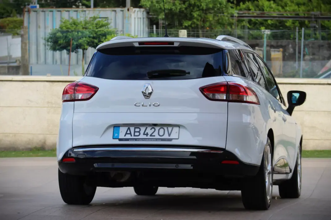 Renault Clio Sport Tourer 2020 - 12990 EUR, 53000 km - 53000km - foto 34 de 36