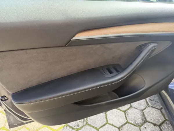 Tesla Model 3 2022 - 29900 EUR, 95000 km - AUTO.MOTO.pt - 95000km - foto 9 de 19