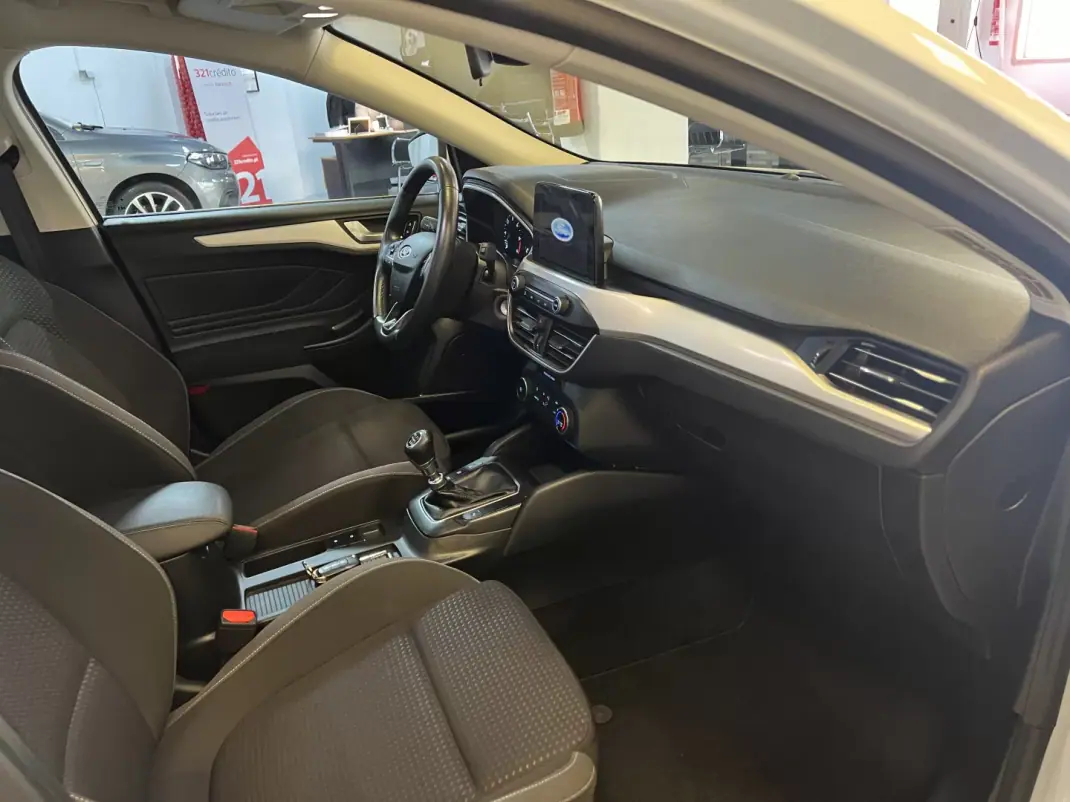 Ford Focus SW 2020 - 12990 EUR, 170000 km - AUTO.MOTO.pt - 170000km - foto 12 de 38